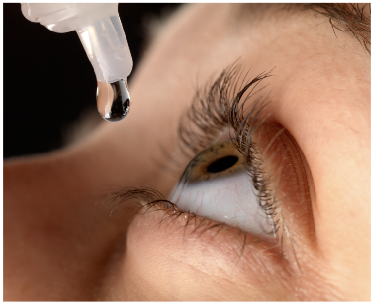 Un traitement substitutif sans conservateur est toujours recommandé en cas de sécheresse oculaire